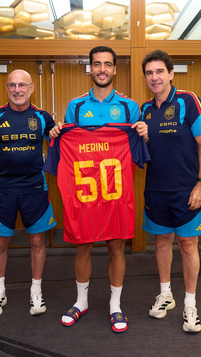 El Club de los 50 sigue sumando jugones. Ayer, en las semis del Mundial, fue el turno de Mikel Merino. ¡¡BIENVENIDO!! #VamosEspaña | #CopaMundialFIFA