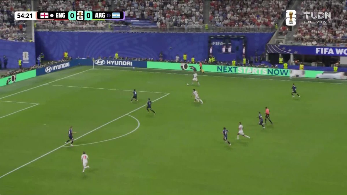 ¡GOOOOOL DE INGLATERRA! ¡GOOOL DE GORDON! ⚽🔥 ¡Inglaterra lo está ganando! 🔥⚽ Este miércoles, Inglaterra 🆚 Argentina en las Semifinales de la Copa Mundial de la FIFA 2026 se vive por @canalestrellas @micanal5 y ViX 📲🇲🇽 #ElMundialEsNuestro 🏆