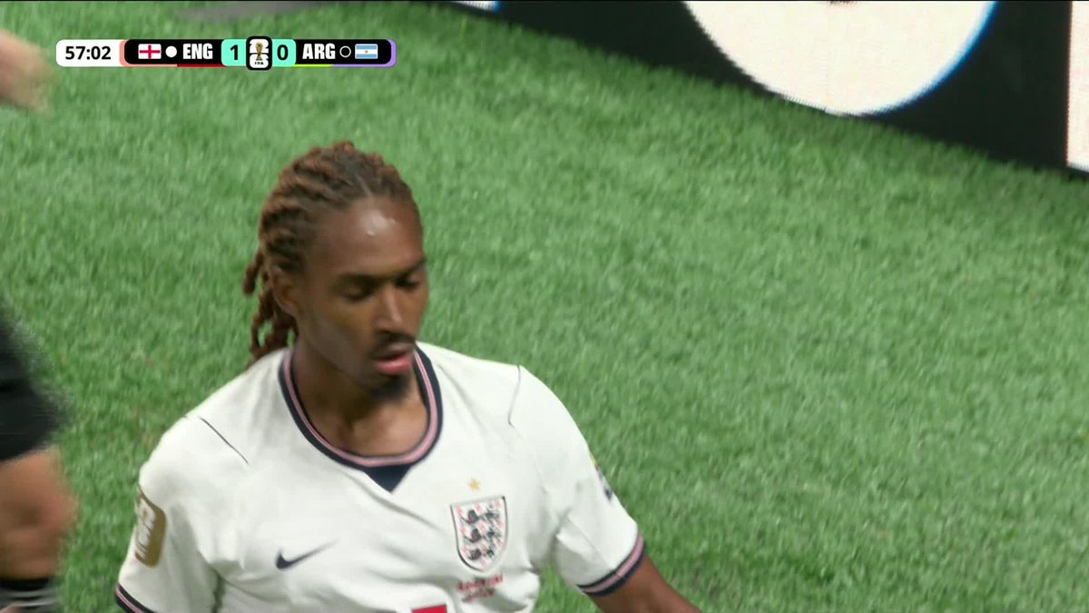 WHAT A TACKLE FROM SPENCE 🤯🏴󠁧󠁢󠁥󠁮󠁧󠁿 #FIFAWorldCup