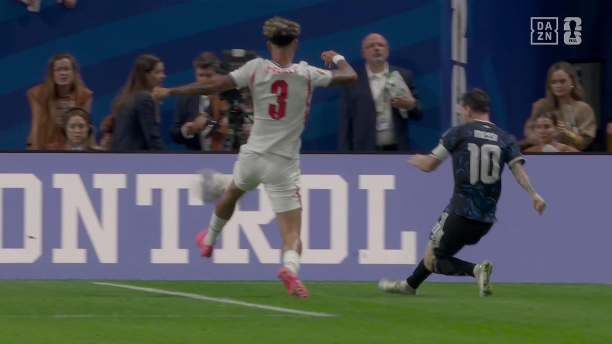 LO PUEDES INTENTAR EXPLICAR LO PUEDES INTENTAR COMPRENDER LE PUEDES BUSCAR CUALQUIER TIPO DE LÓGICA PERO LA RESPUESTA SIEMPRE ES MESSI. ¡QUÉ AUTÉNTICA LOCURA! #DAZNMundial