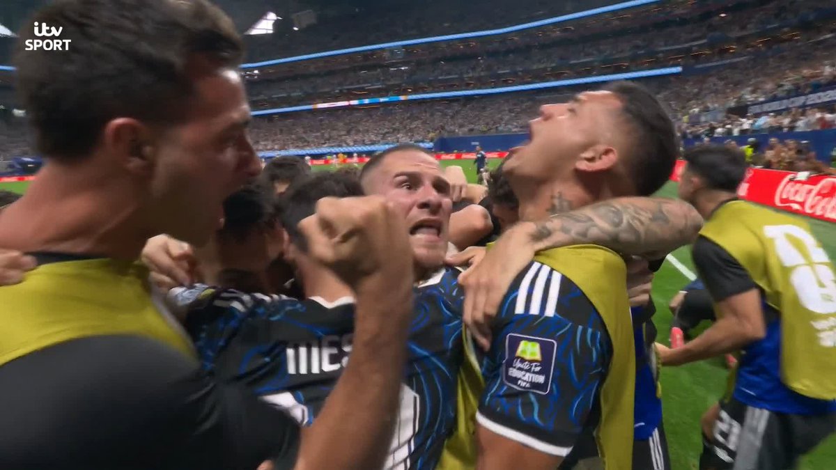 Lautaro Martinez wins it for Argentina in stoppage time 🇦🇷