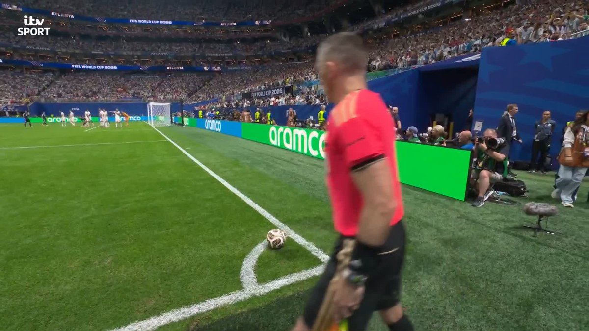 Enzo Fernandez fires Argentina back into the semi-final with style 😮‍💨