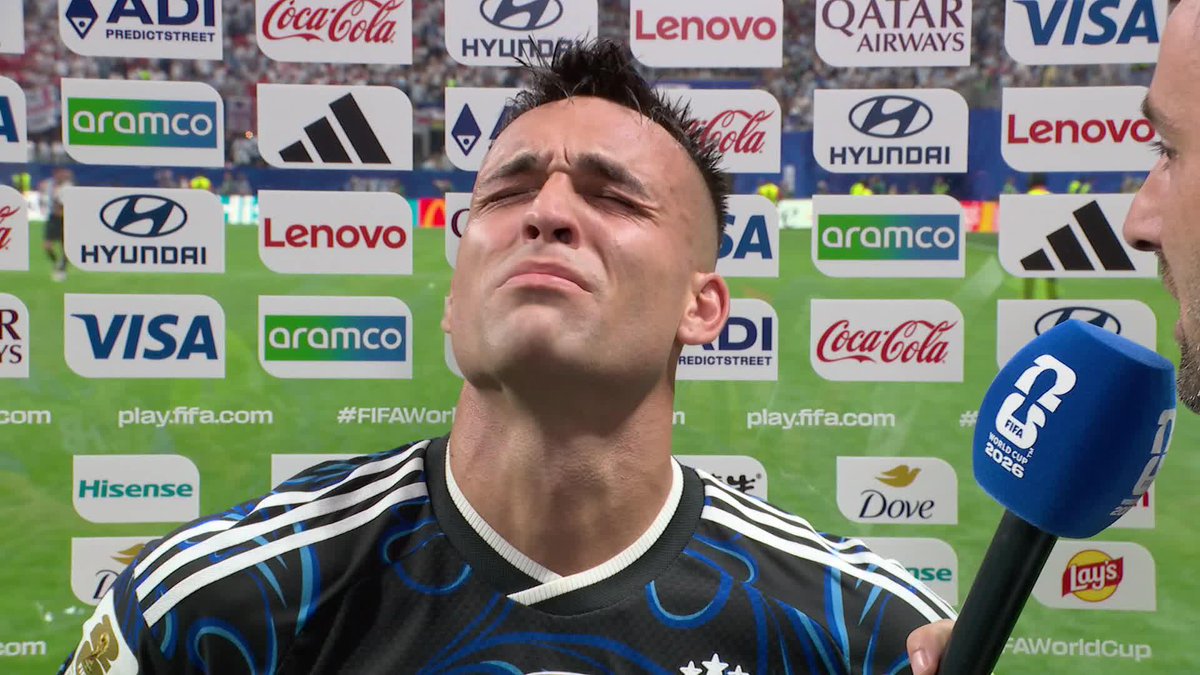 "PARA MI VIEJA, QUE EL DÍA QUE ME FUI A RACING JAMÁS DEJÓ DE TENDER MI CAMA Y ESO PARA MÍ VALE MÁS QUE UN GOL" LAUTARO MARTÍNEZ, HASTA LAS LÁGRIMAS ⚽ #ESPNMundial 📺 Mirá los mejores partidos de la #FIFAWorldCup por ESPN, en el Plan Premium de #DisneyPlus