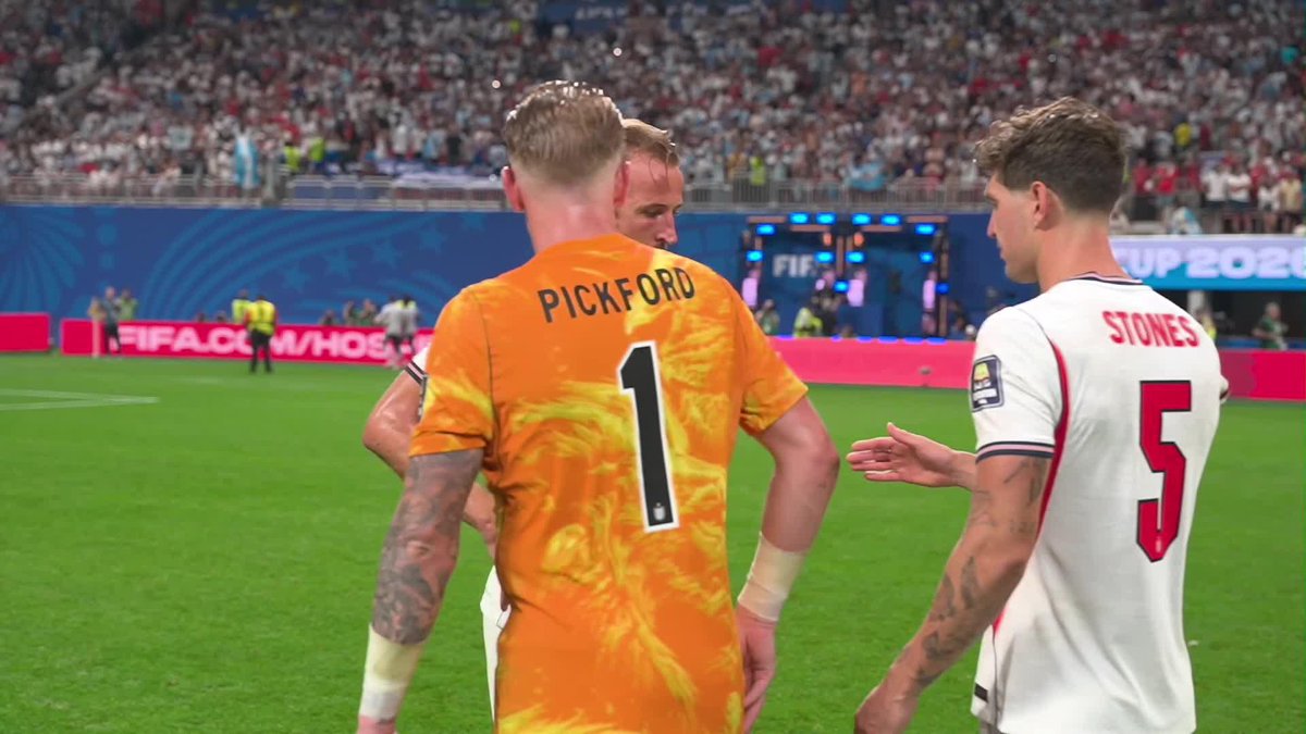 LA DESOLACIÓN Y EL SALUDO DE LEO… Messi fue a saludar a Kane y Pickford que estaban con mucha bronca tras la eliminación de Inglaterra. ⚽ #ESPNMundial 📺 Mirá los mejores partidos de la #FIFAWorldCup por ESPN, en el Plan Premium de #DisneyPlus