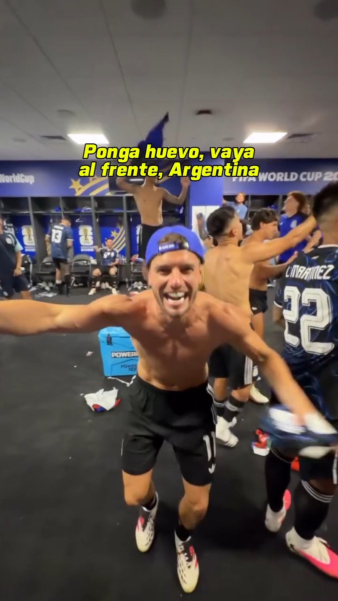 A essa altura muita coisa me deixa puto vendo esse vídeo. Uma delas é o fato de os jogadores saberem toda a letra da música criada para a Copa de 2018. Do elenco atual estavam lá apenas Tagliafico, Messi, Otamendi e Lo Celso.