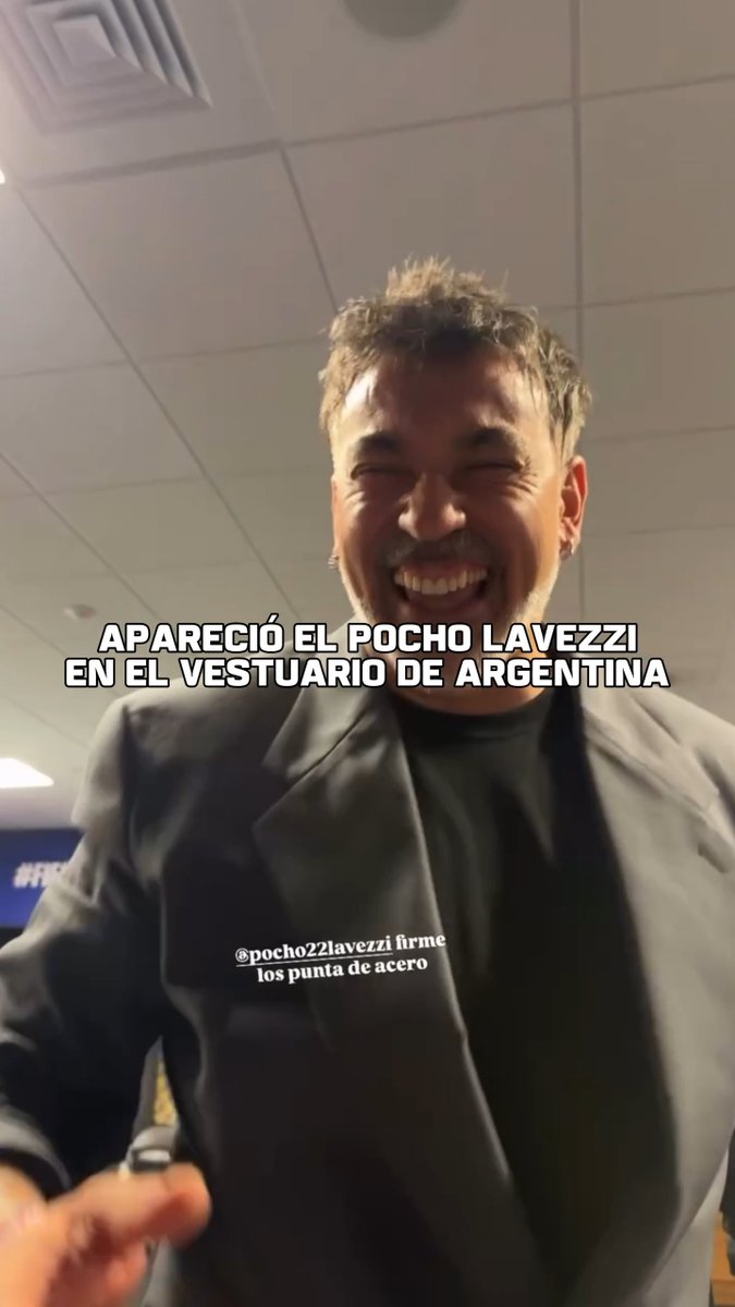 ¿LO CONOCEN? 😂 Pocho Lavezzi apareció en el vestuario de Argentina y Otamendi no lo perdonó por sus zapatos... #ESPNMundial 📺 Mirá los mejores partidos de la #FIFAWorldCup por ESPN, en el Plan Premium de #DisneyPlus