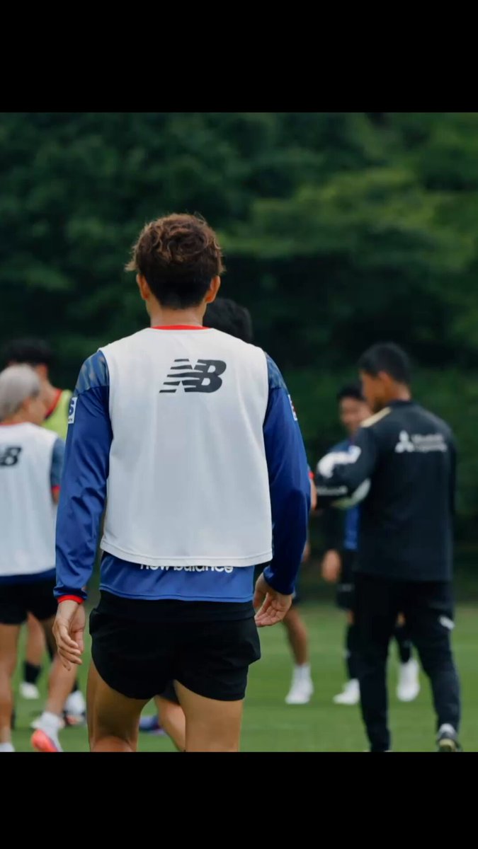 🔵🔴 #FCTOKYO白老camp #菅原悠太 選手にアドバイスをする #森重真人 選手🔵🔴 #今日のモリゲ🍢 #fctokyo #tokyo