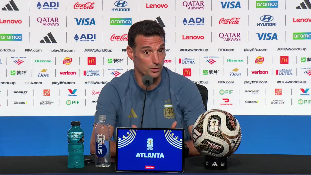 "Todos saben que vivo en España y tengo familia española, pero lo siento; el domingo VAMOS A INTENTAR GANARLES". Lionel Scaloni y un momentazo. 🗣️🇦🇷😅