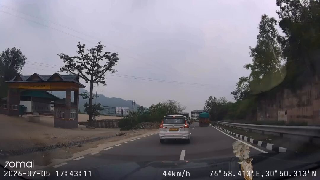 After wrong side driving,reversing on highways is the new trend 😳😦