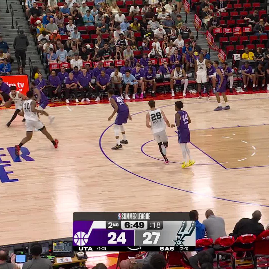 Ja'Kobi off the glass 💪 📺 Prime