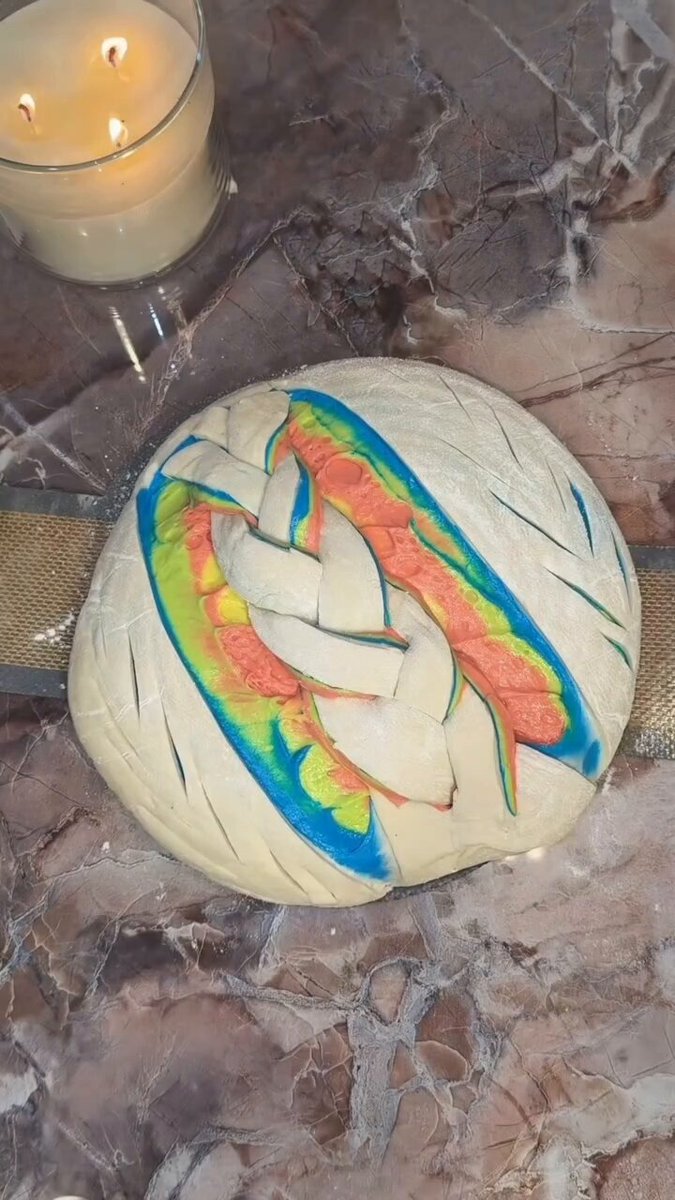 Taste the rainbow!🌈 baking these colorful loaves just made may day so much brighter. ✨🍞