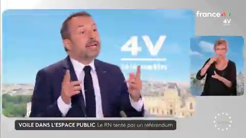 🔴 Marine Le Pen envisage un référendum sur le port du voile : 🗣️ "Le voile a vocation à être interdit dans la sphère publique. Nous sommes pour l'utilisation du référendum. Nous voulons faire reculer le port du voile dans notre pays" rapporte Sébastien Chenu, vice-président de l’Assemblée nationale. #Les4V