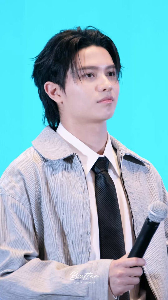 👤 : วิลเลี่ยมมีวิธีบาลานซ์ระหว่างงานกับชีวิตส่วนตัว / การพักผ่อน ยังไง 🐶 : จริงๆก็บาลานซ์ยากอยู่แล้วเพราะว่า เหมือนเรามีหลายขาโน๊ะ แล้วก็รู้สึกว่า เราต้องทำหลายๆอย่างแทบจะในเวลาเดียวกัน บางอย่างมันก็ uncontrol โอเคเราไม่รู้ว่าอันนี้มันจะเกิดขึ้นบ้าง .. แต่ว่าถ้าพูดถึงเรื่องเวลานอน จริงๆก็มีเวลานอนอยู่ครับ อาจจะทำงานเยอะ แต่ก็มีเวลานอนอยู่ พยายามจัดการเวลาให้ดีที่สุด ”ทำหลายๆอย่างในเวลาเดียวกัน“ คือโคตรเข้าใจเลยยย 🥹 แล้วก็นับถือใจน้องมากๆด้วย ฮือออ เด่กเก่งมากเลยย ทำงานเยอะขนาดนี้ก็อยากให้ได้พักผ่อนอย่างเพียงพอจริงๆ 🫳🏻✨