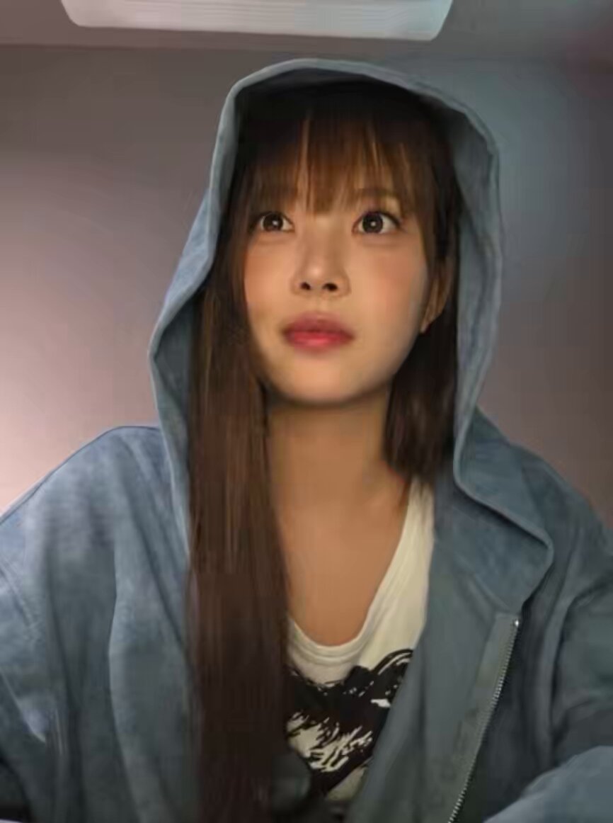 은채 물개 닮았다고 하니까 사진 보고 음~ ... 음.. 그냥 동그랗네 그냥 동그란데? 얼굴도 동그랗고 눈도 동그랗고.. 오케이 뭐 오케이 오케이. 다음.