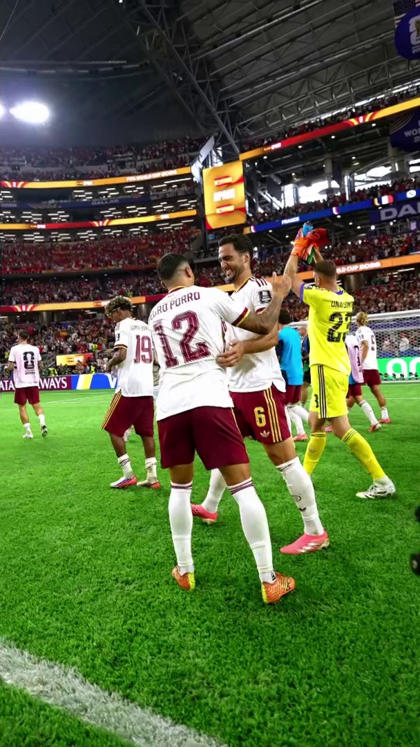 🇪🇸✨ لحظات لا تُنسى... فرحة إسبانيا بعد حجز بطاقة النهائي. هل تكتمل الفرحة برفع الكأس؟ 🏆👀 📦 اشترك الآن 👇 🔗 📱 #كأس_العالم2026