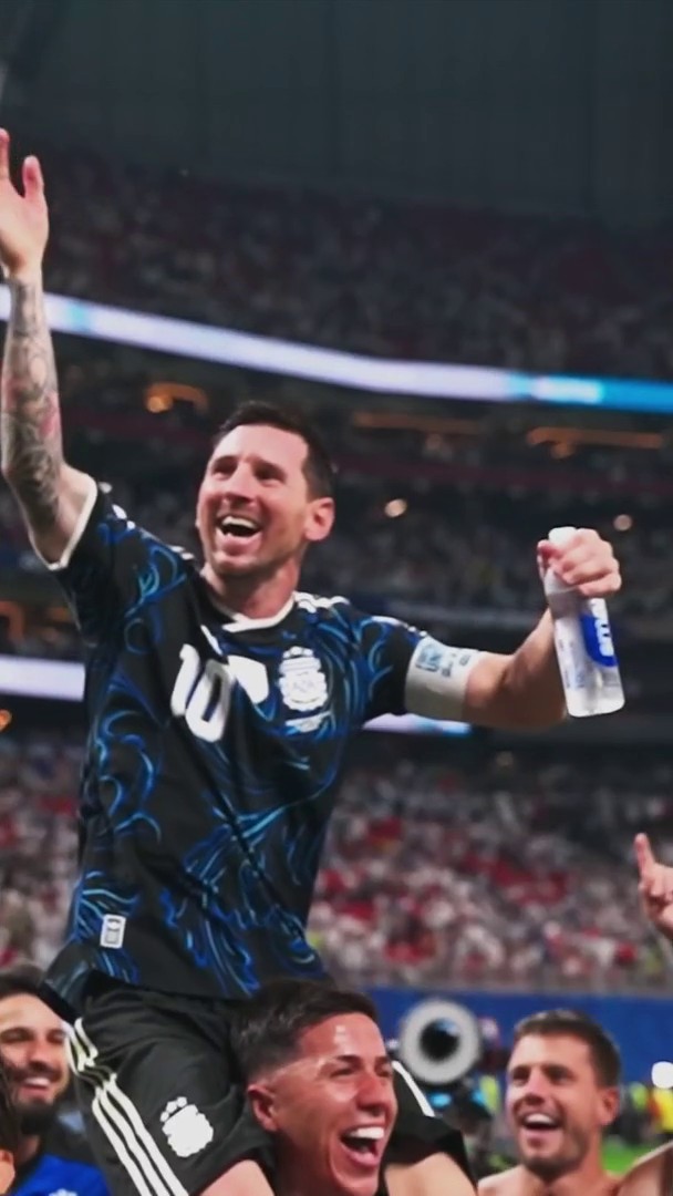 🥹🇦🇷 قبل الموعد الأكبر... ميسي والأرجنتين يعيشون لحظات ستبقى في الذاكرة. هل يبتسم اللقب لميسي مجددًا؟ 🏆 📦 اشترك الآن 👇 🔗 📱 #كأس_العالم2026
