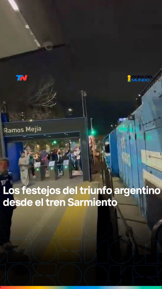🚆Un joven grabó los festejos del triunfo argentino en Ramos Mejía desde el tren Sarmiento. Cine🚬