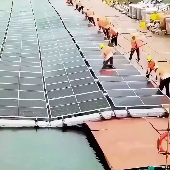 الصين تضع الطاقة الشمسية على المياه وعلى التلال لكي تحافظ على الأراضي الزراعية للزراعة والأكل⁉️