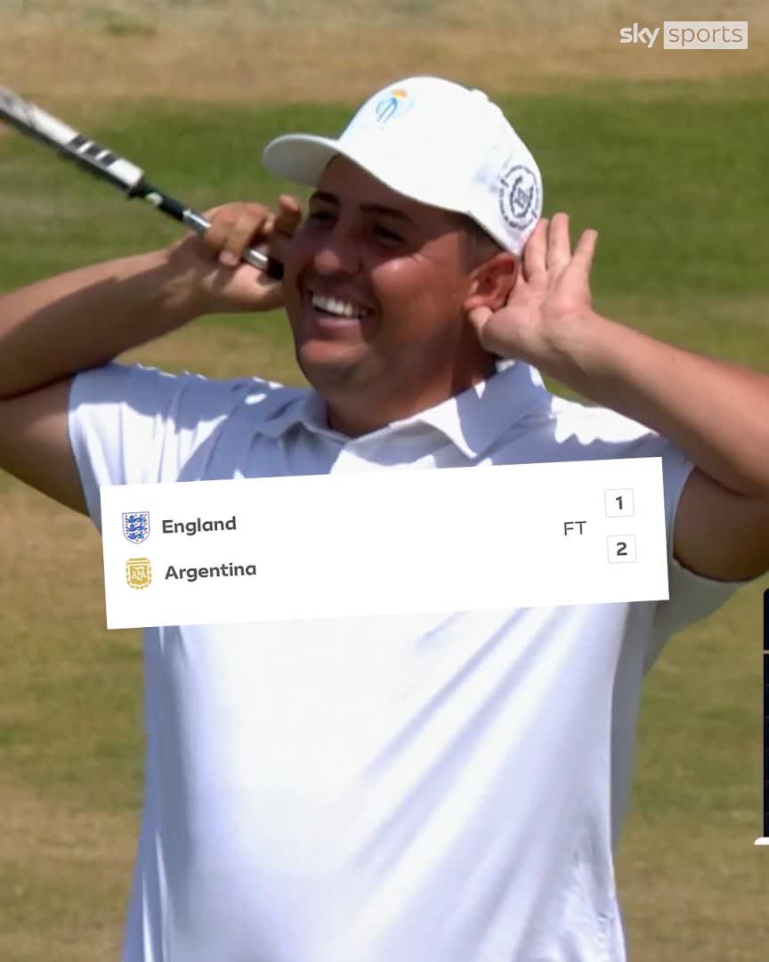 A very brave man! There is ONE Argentine golfer competing at The Open this week… and he hit the Enzo Fernandez celebration after holing this monster putt on the 18th! 👀🇦🇷