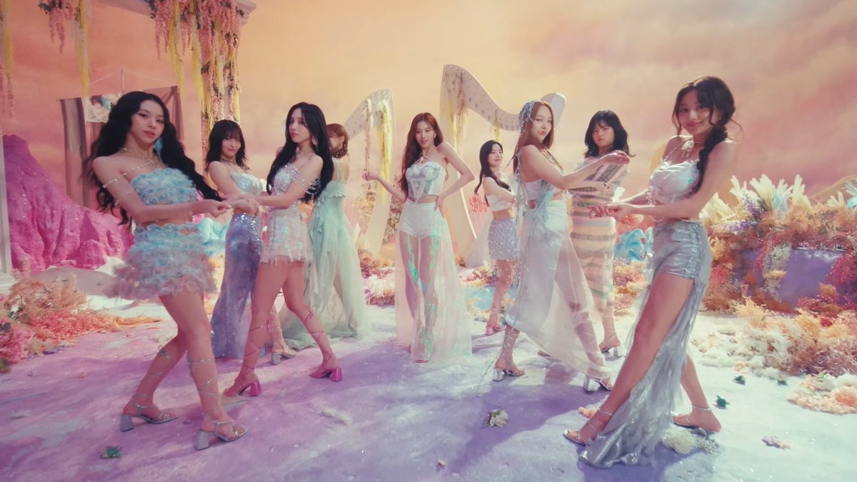 2 years ago today, TWICE released their 5th Japanese Album 'DIVE' with the title track of the same name.