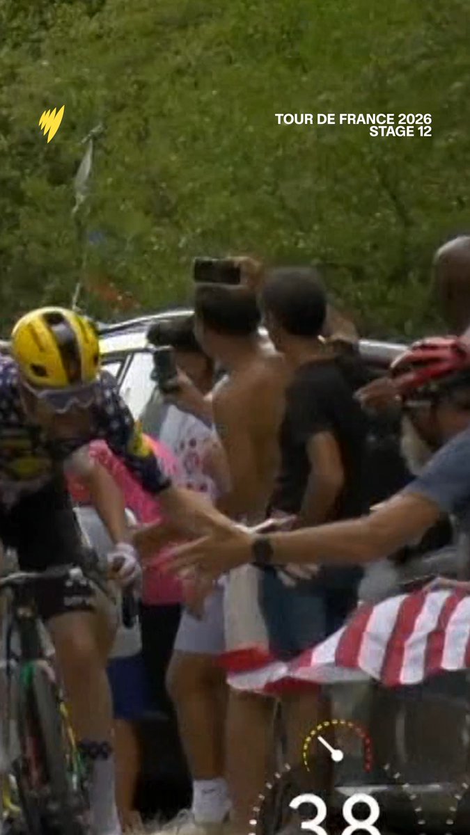 🙏 Quinn Simmons spotted his dad roadside, but didn't have time to stop and say hello! 🇫🇷 #TDF2026 | July 5-July 27 | Every Stage on SBS 📺