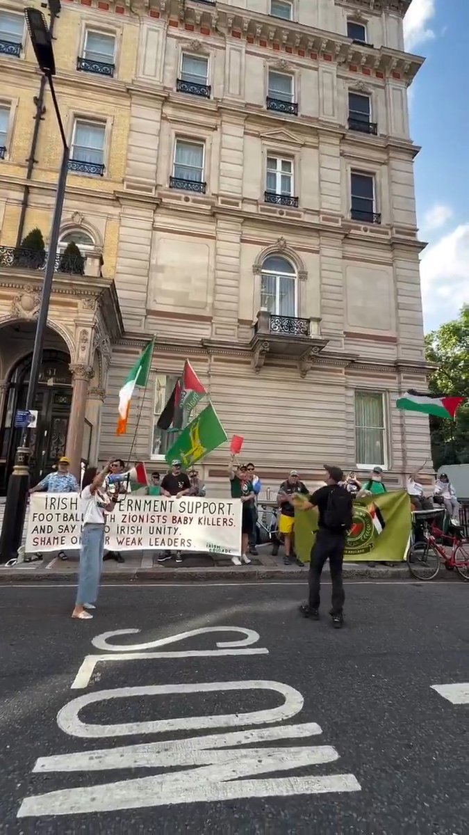 In 🇬🇧 London, Free Palestine activists protested at the Irish embassy against an upcoming soccer match between the Republic of Ireland and Israel. It was already decided that the match would be moved to a neutral, closed-door venue, but for the Free Palestine movement, it's not enough. H/T Heidi Bachram