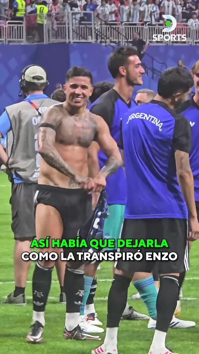 😅🇦🇷 Enzo Fernández ESCURRIENDO LA CAMISETA después de ganarle a Inglaterra.