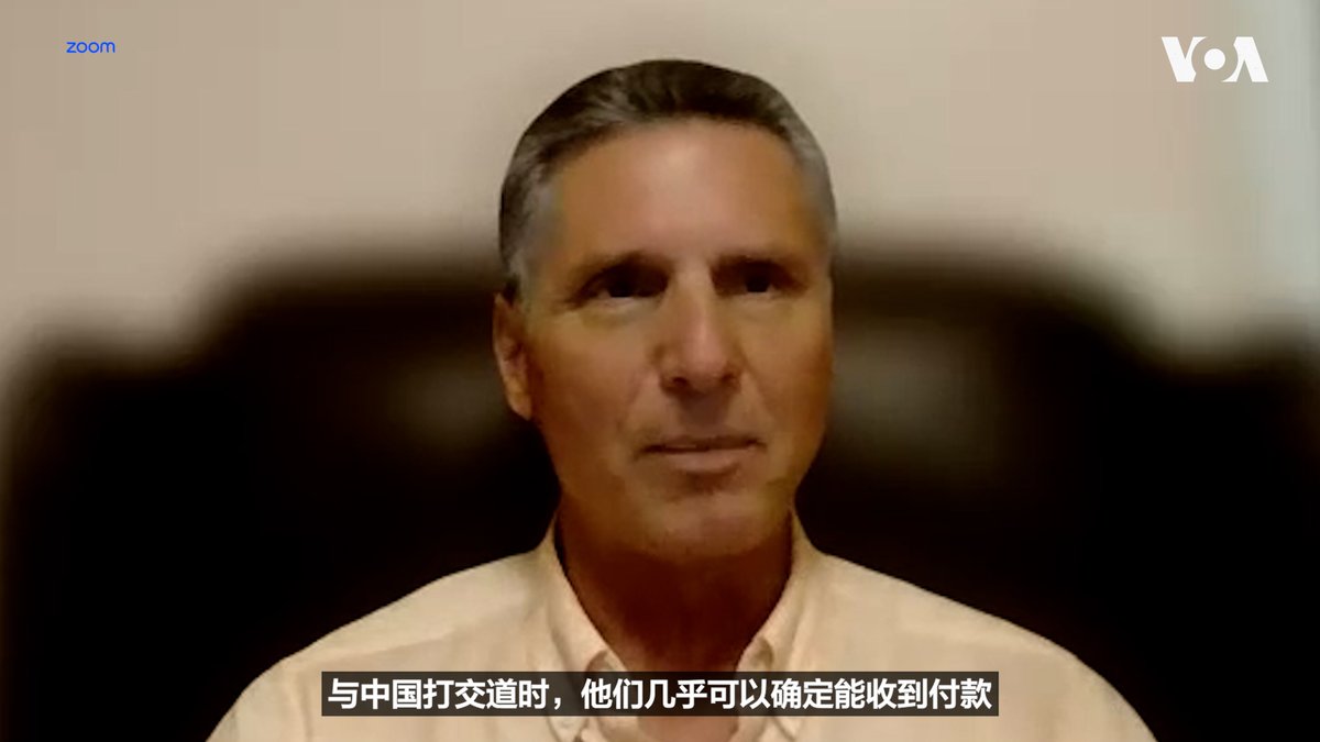 前美国财政部特别探员卡萨拉对美国之音表示,中国地下银行以低成本、高效率和较强隐蔽性,成为墨西哥贩毒集团偏爱的洗钱渠道。他说,美国执法部门过去能够渗透部分拉美传统洗钱网络,但对中国地下金融网络的渗透仍较困难。 相关报道👉