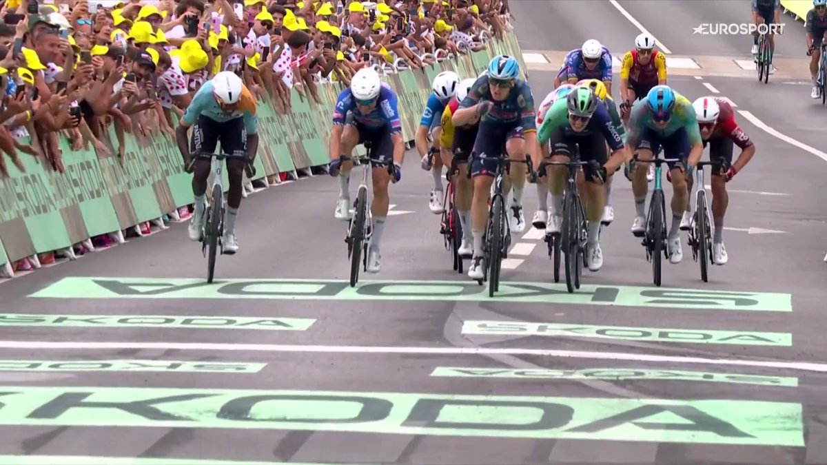 La dura caída en el esprint final con Fernando Gaviria como uno de los peores parados. #TDF2026 #LaCasadelCiclismo