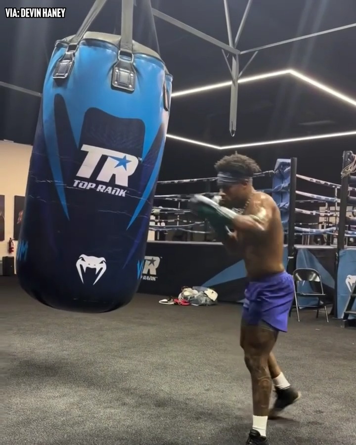 Devin Haney putting in that work as he awaits a fight date 🔥