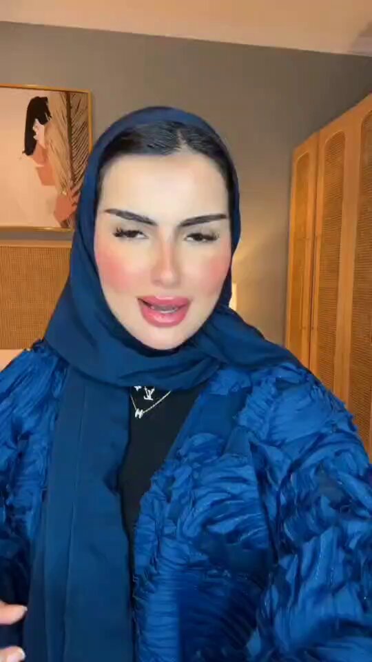 تتفقون معها؟ بعض الناس يتركون لب الموضوع ويركزون على أدق تفاصيلك وعيوبك بشكل مستفز! ردة فعلها قوية وجريئة.. بس أشوفها بمحلها تماماً ووتلخص واقع فئة كبيرة. وش رأيكم بكلامها؟