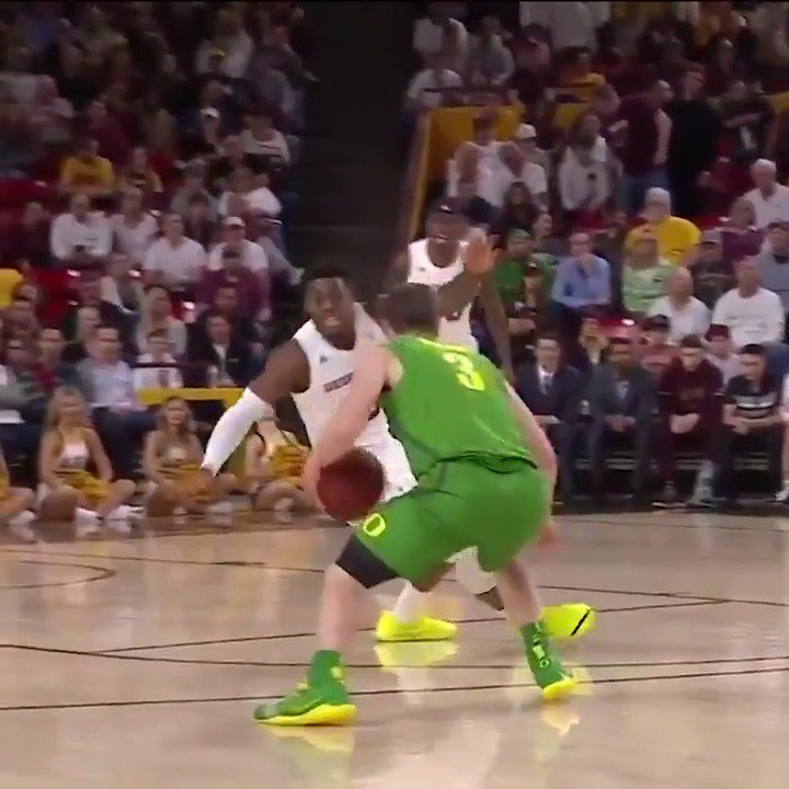 Throwback to when Payton Pritchard snatched Lu Dort’s soul in a Pac 12 game 💀