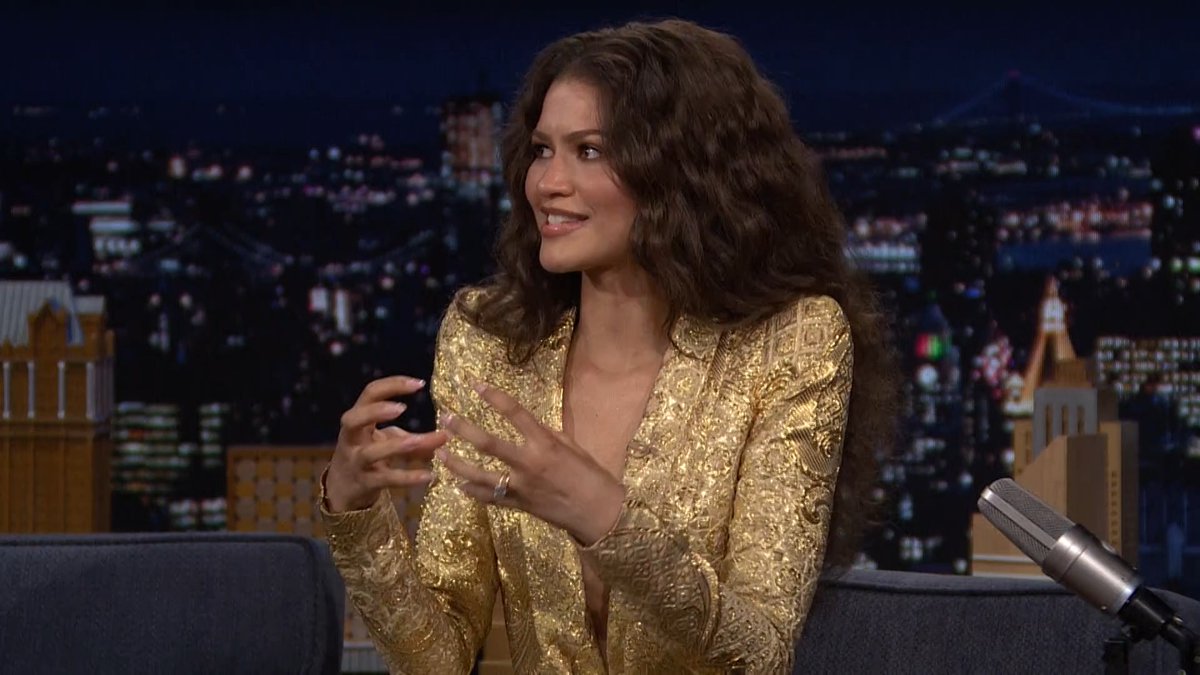 .Zendaya gushes over what it’s like working on a Christopher Nolan set! The Odyssey Movie #FallonTonight #TheOdyssey