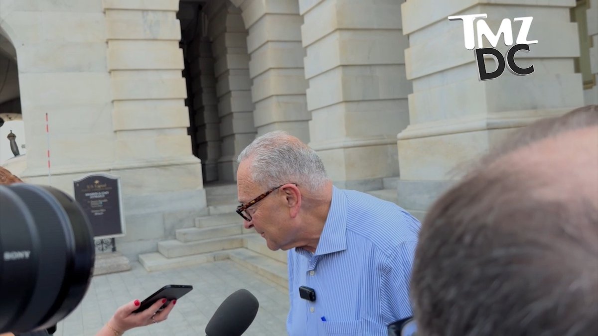 😅 Sen. Chuck Schumer was silent when Jacob Wasserman asked him about farting on the Senate floor.