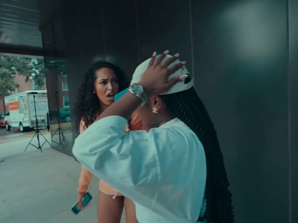 Kaiya Cenat used Nicki Minaj’s “MotorSport” verse in her Day 1 Streamer University vlog. 🩷