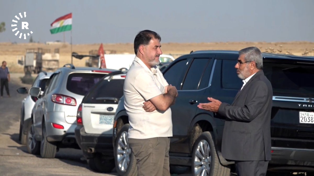 Efrin'e geri dönmek için Hasake’den yola çıkan büyük bir konvoy M-4 karayolunda. Yıllar süren zorunlu göçün ardından, binlerce Kürt ailesi Raco'dan Şera'ya kadar uzanan köylerine, zeytin ağaçlarına kavuşuyor.