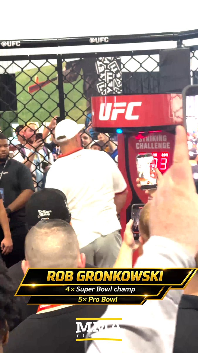 Several professional athletes tested their power on the UFC's punch machine during the 2026 Fanatics Games in New York 🥊