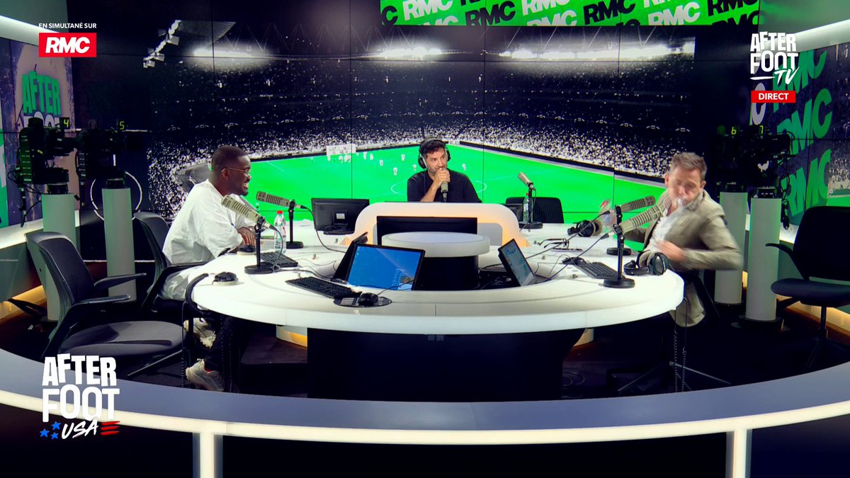 🤣 La réaction magique de Daniel Riolo quand Nicolas Jamain lui révèle la date du prochain France-Italie, où auront lieu d'hypothétiques retrouvailles entre Zidane et Deschamps...