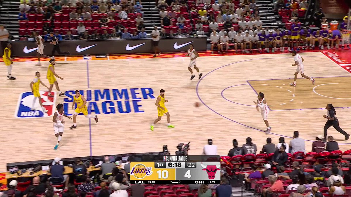 A bucket &amp; a block early for Jaylin Sellers ‼️