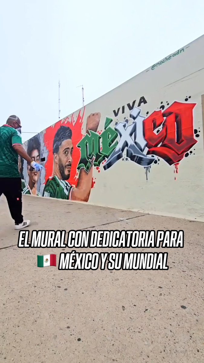 OBRA DE ARTE 🤩 🇲🇽 👏 Julián Quiñones, Gil Mora y Raúl Jiménez, protagonistas de este mural dedicado para México y su Mundial. (vía nocheadn)