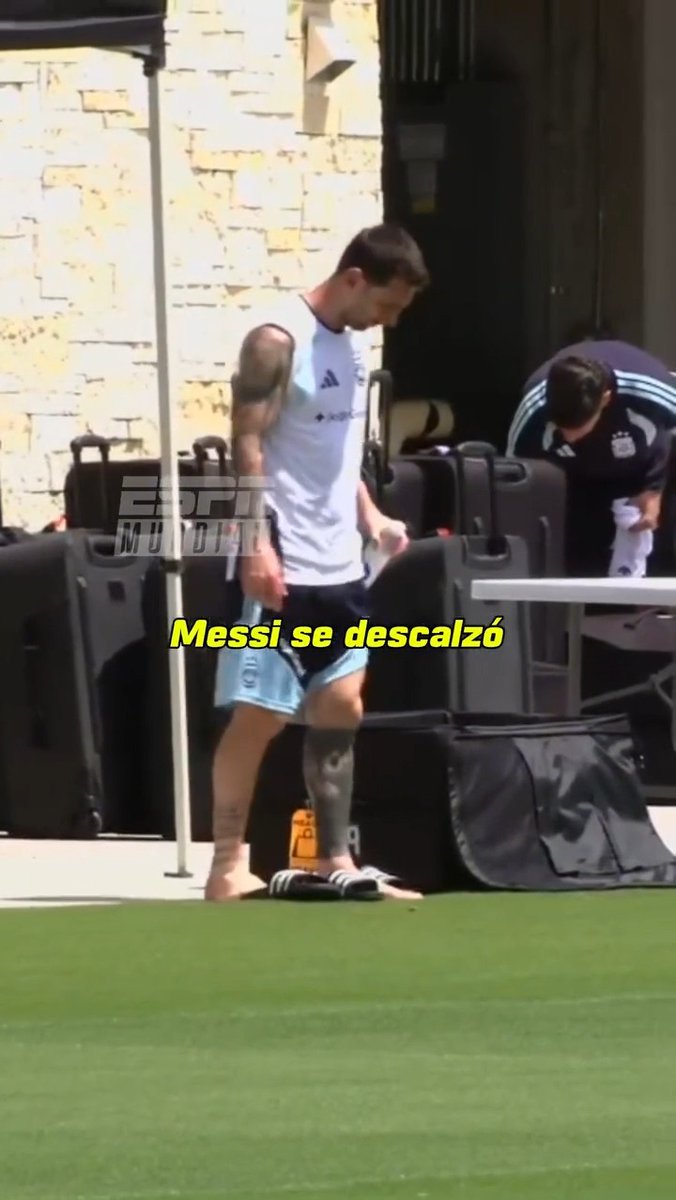 Lionel Messi muy relajado en el día después de clasificarse a su tercer Copa del Mundo. 😌 🐐 Vía scespn/IG