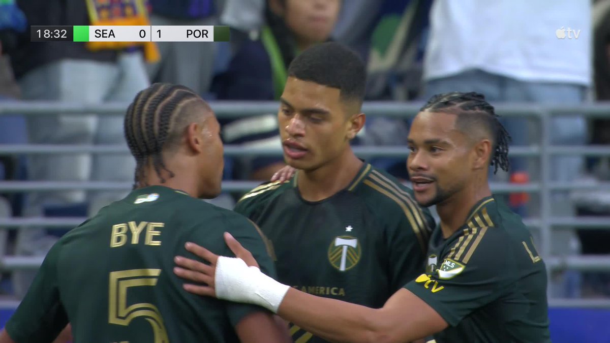 What a ball. What a header. A dream start for Kevin Kelsy & Portland Timbers! 📺 Apple TV: