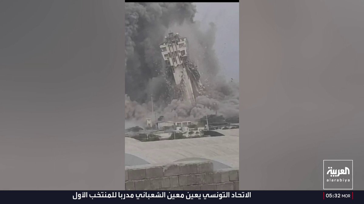 وزير الحرب الأميركي ينشر صورة لانهيار برج في ميناء تشابهار الإيراني