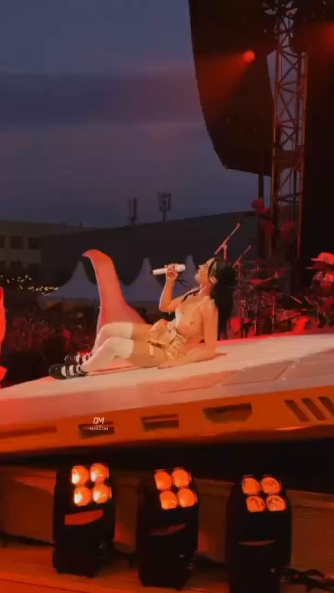 41 yaşındaki Katy Perry, yıllara meydan okuyan güzelliğiyle hayran bırakmaya devam ediyor.