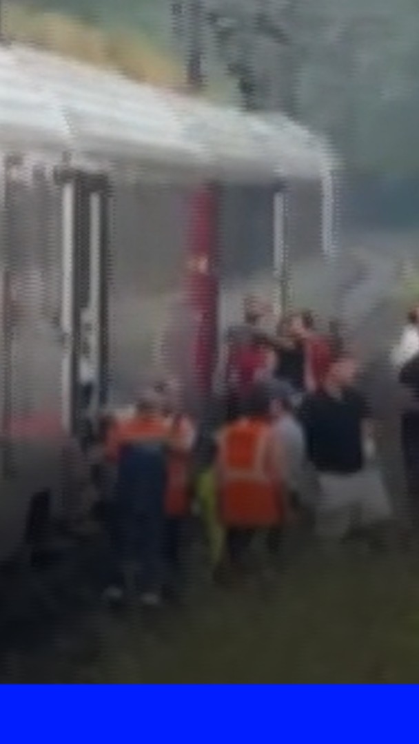 💬 "Des contrôleurs dépassés" ➡️ Des voyageurs bloqués près de 6 heures dans un train Toulouse-Paris en raison d'arbres tombés sur les voies
