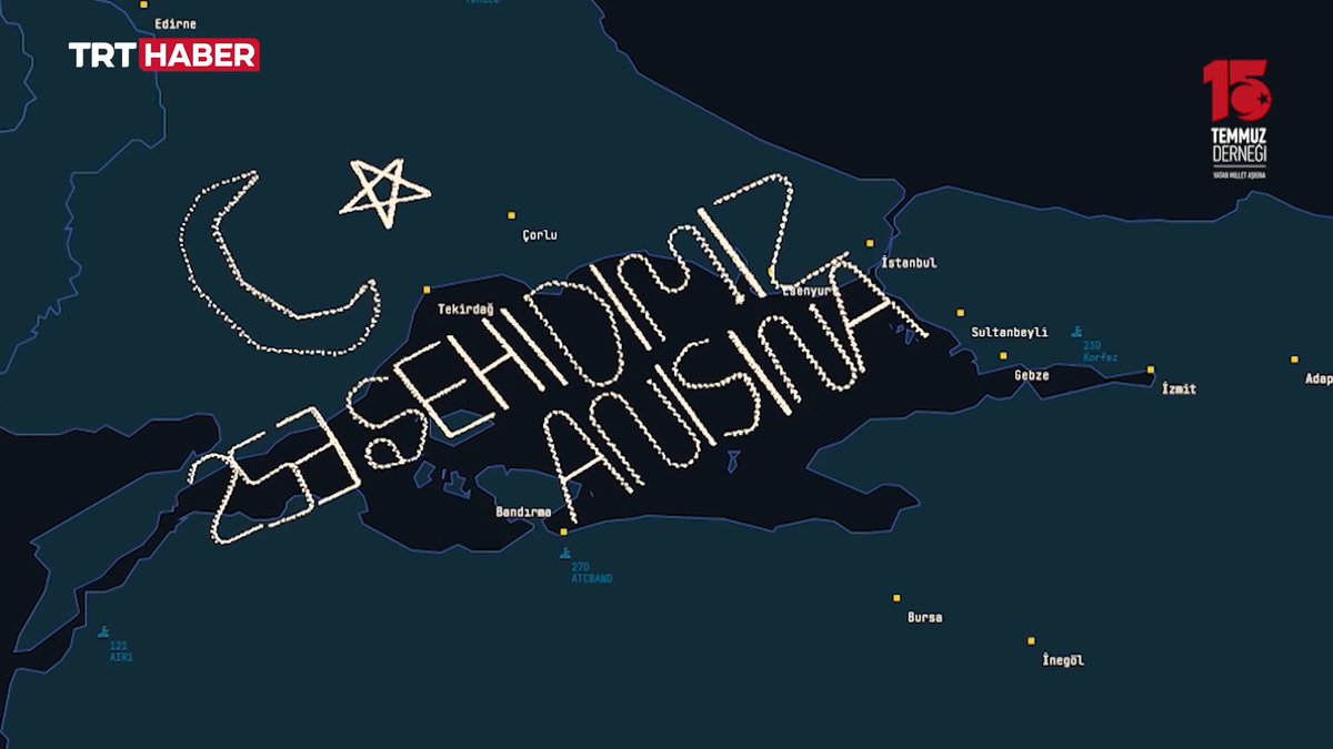 🇹🇷#15Temmuz şehitleri gökyüzünde anıldı... Çanakkale'den havalanan çok sayıda İHA, gökyüzüne ay ve yıldız çizip "253 şehidimiz anısına" yazdı.