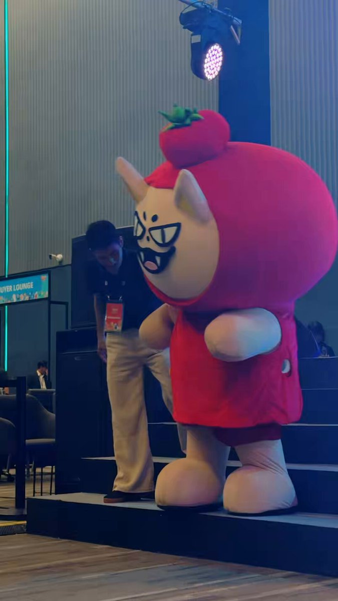 ท่าเดินสุดคิวต์ของหนูแดง #TOMAFOX ร่วมงาน Thailand Character &amp; Content Expo (TCEX) 2026 ณ พารากอน ฮอลล์ ชั้น 5 สยามพารากอน #SiamParagon