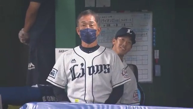 辻発彦さんの背後からひょっこり顔を出す4年前の夏央 歩く凶器