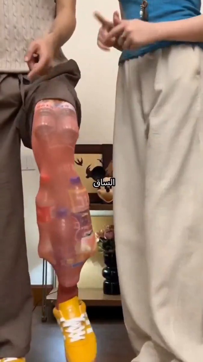 لهذا السبب يقوم الرجال في الصين بربط قوارير المياه على ارجلهم 🤯