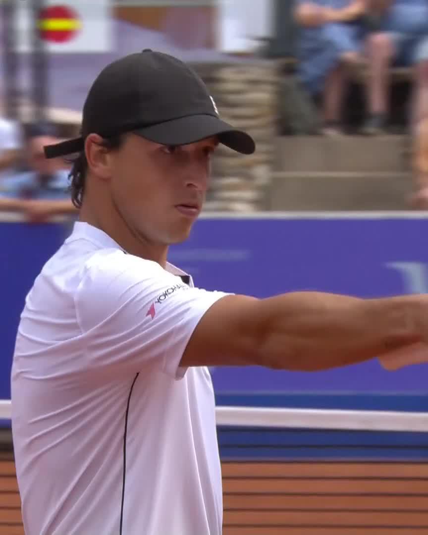 So, so good from Darderi 😮💨 The Italian moves past Borges 7-6 6-4 & into the Bastad semi-finals #NordeaOpen